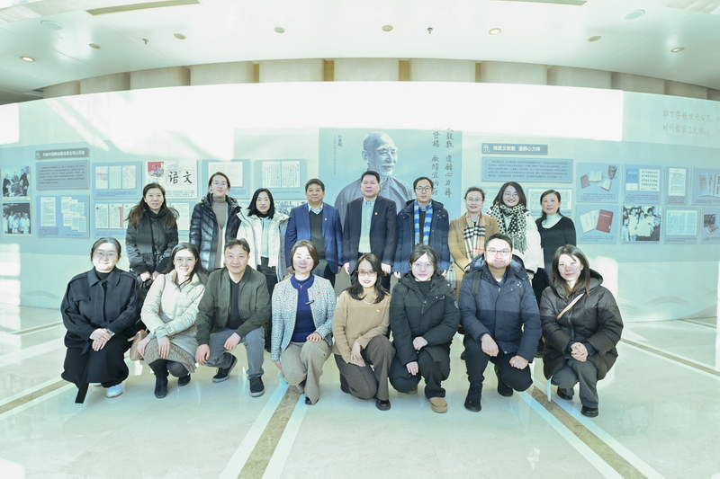 bet365亚洲官网
领导与人教社领导合影_调整大小.jpg